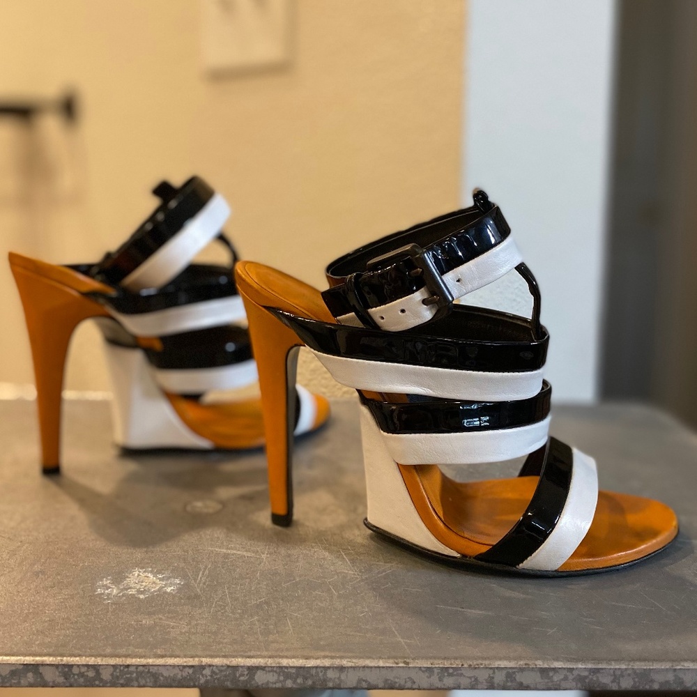 Bottega Veneta Spring 2012 Strappy Black & White Pumps